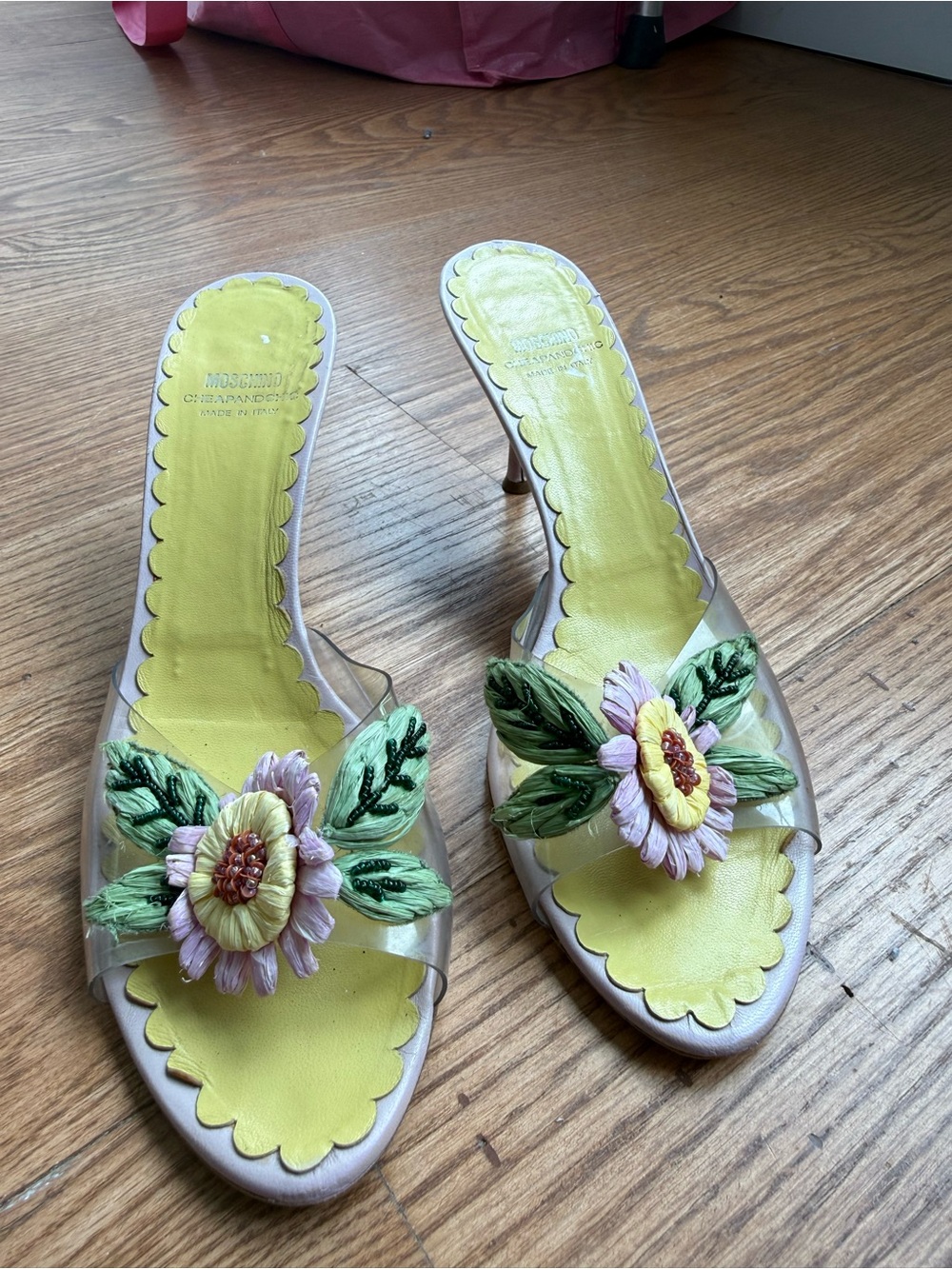 Rare! Moschino Cheap & Chic daisy heels size 10